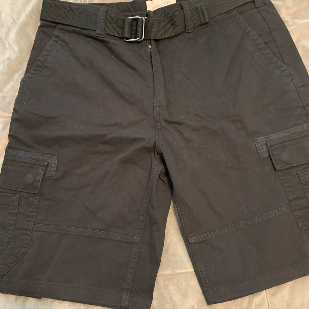 Men’s black cargo shorts 34